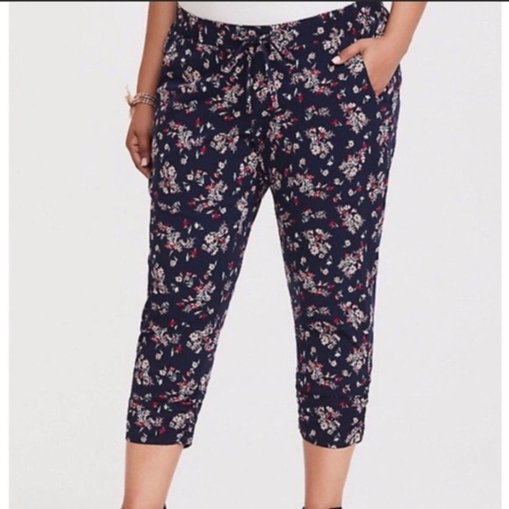 torrid Navy Floral Cropped Pants